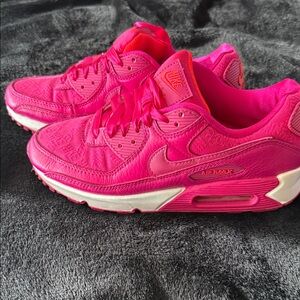 Nike Women's Air Max 90  Fuchsia Sneakers